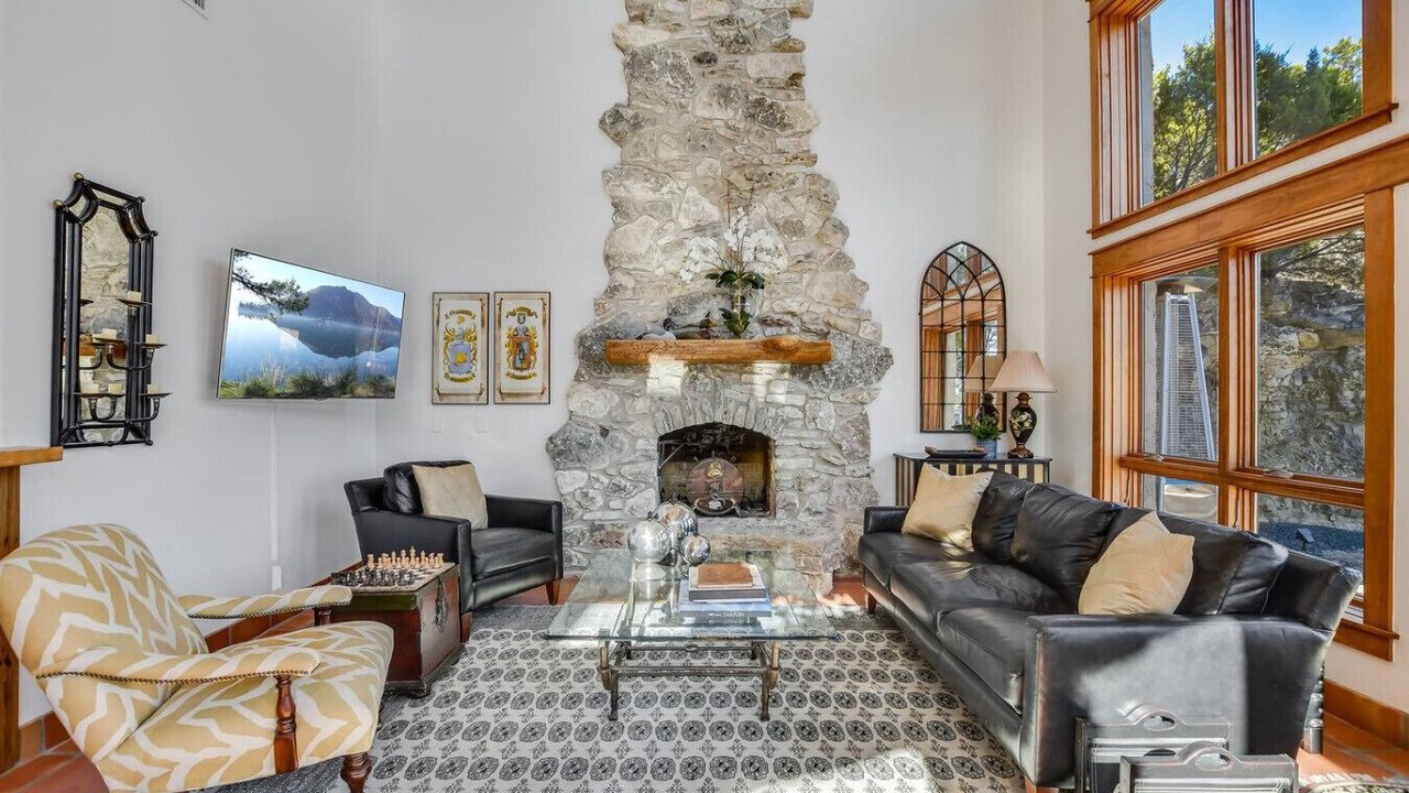 Photo of Livingroom in Barton Creek Highlands