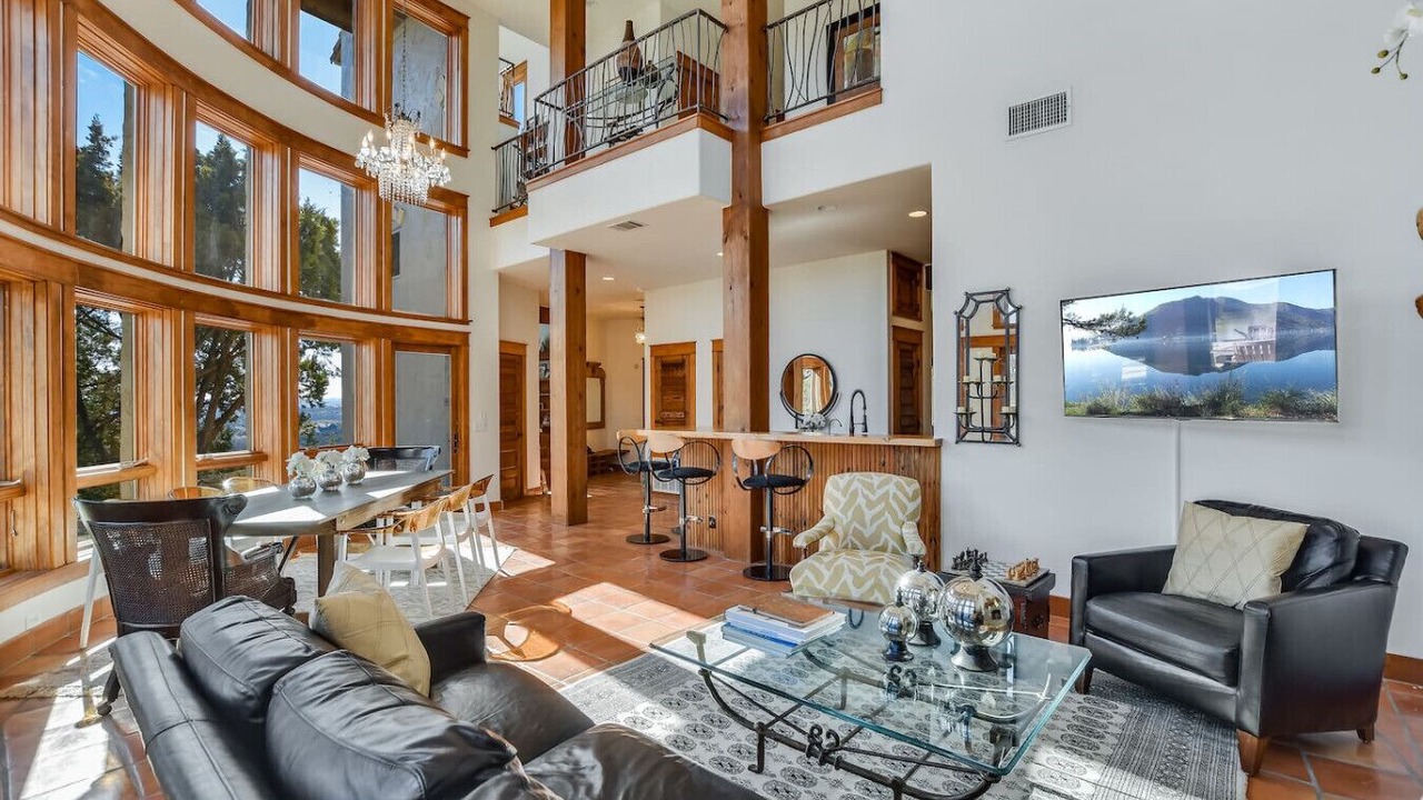 Photo of Livingroom in Barton Creek Highlands