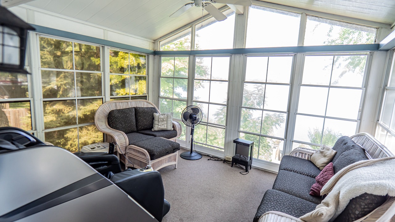 Photo of Livingroom in Round Lake