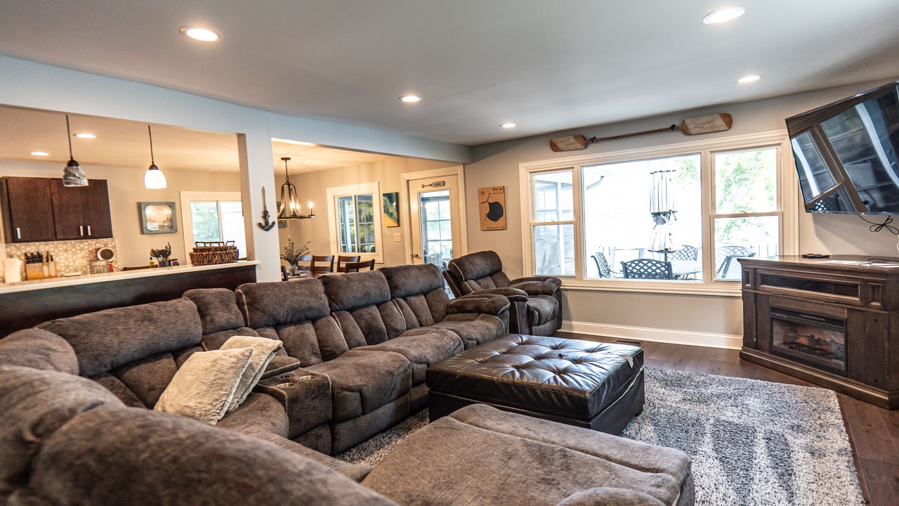 Photo of Livingroom in Round Lake