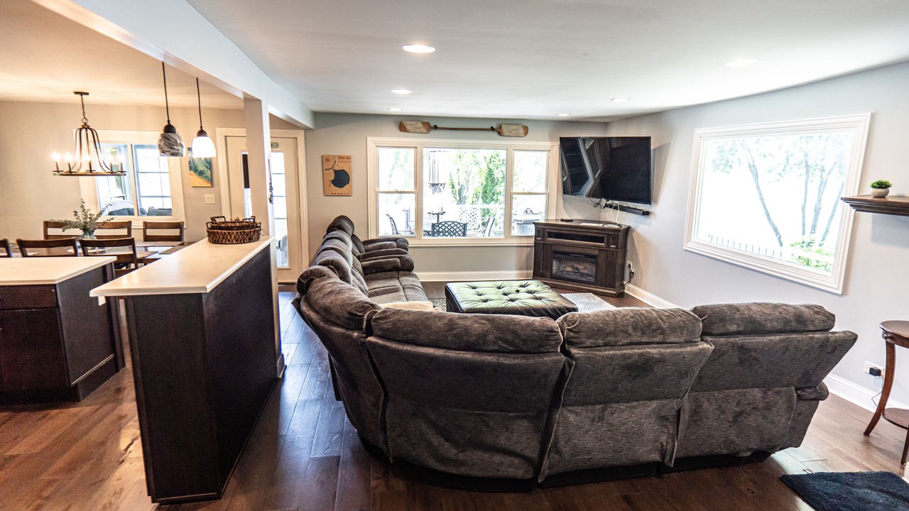 Photo of Livingroom in Round Lake