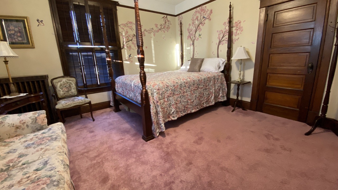 Photo of Bedroom in Carlinville
