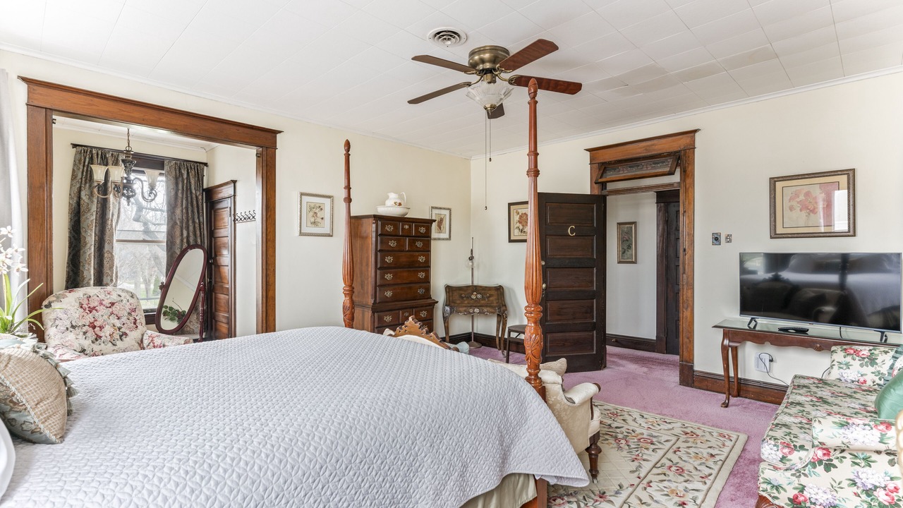 Photo of Bedroom in Carlinville