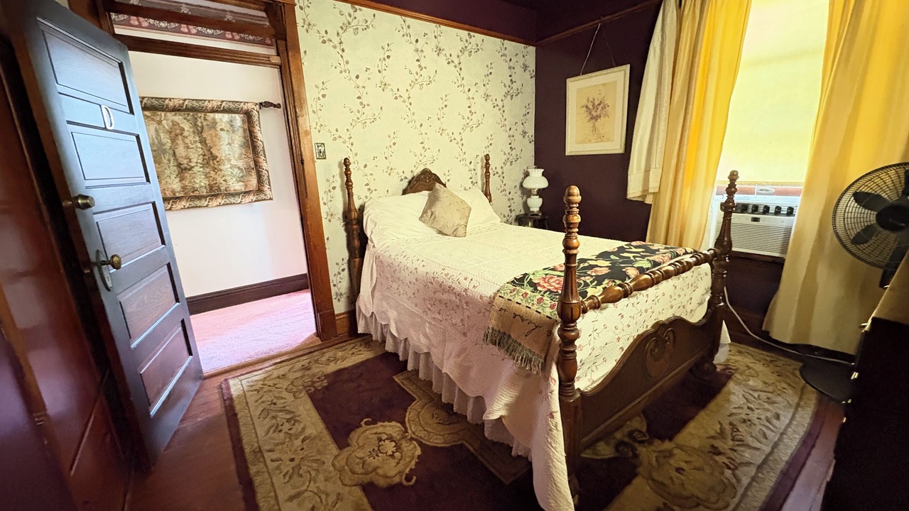 Photo of Bedroom in Carlinville
