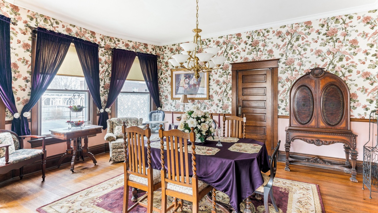 Photo of Bedroom in Carlinville
