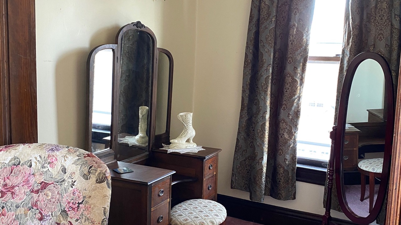Photo of Bedroom in Carlinville