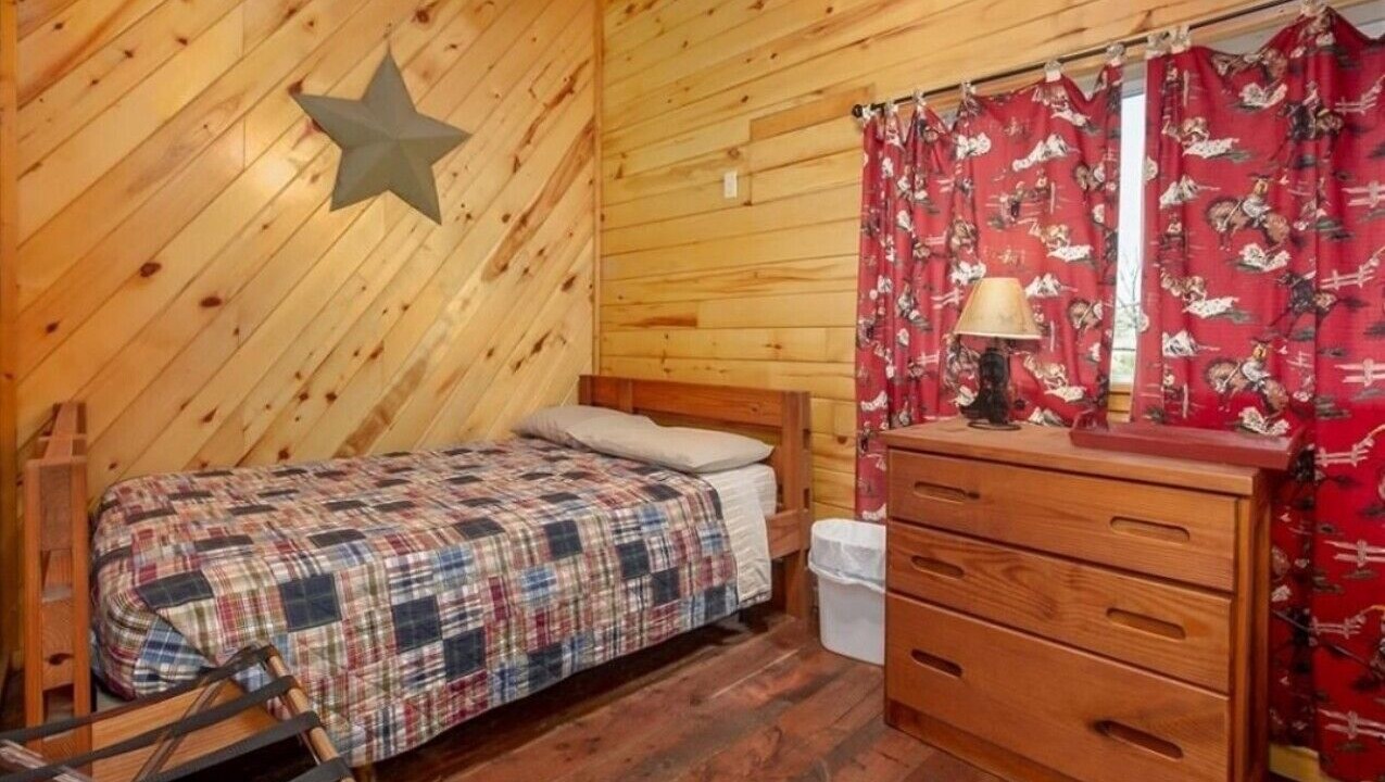 Photo of Bedroom in Sulphur