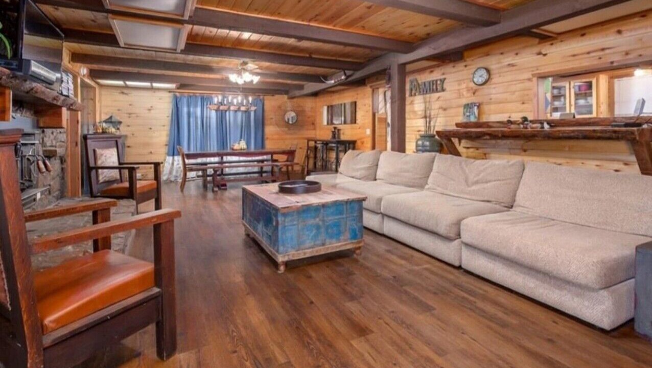 Photo of Livingroom in Sulphur