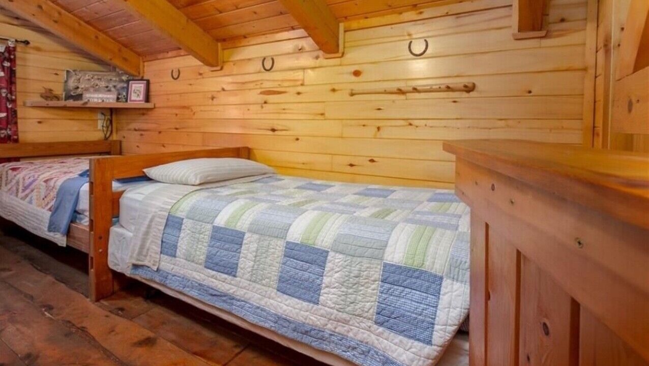 Photo of Bedroom in Sulphur