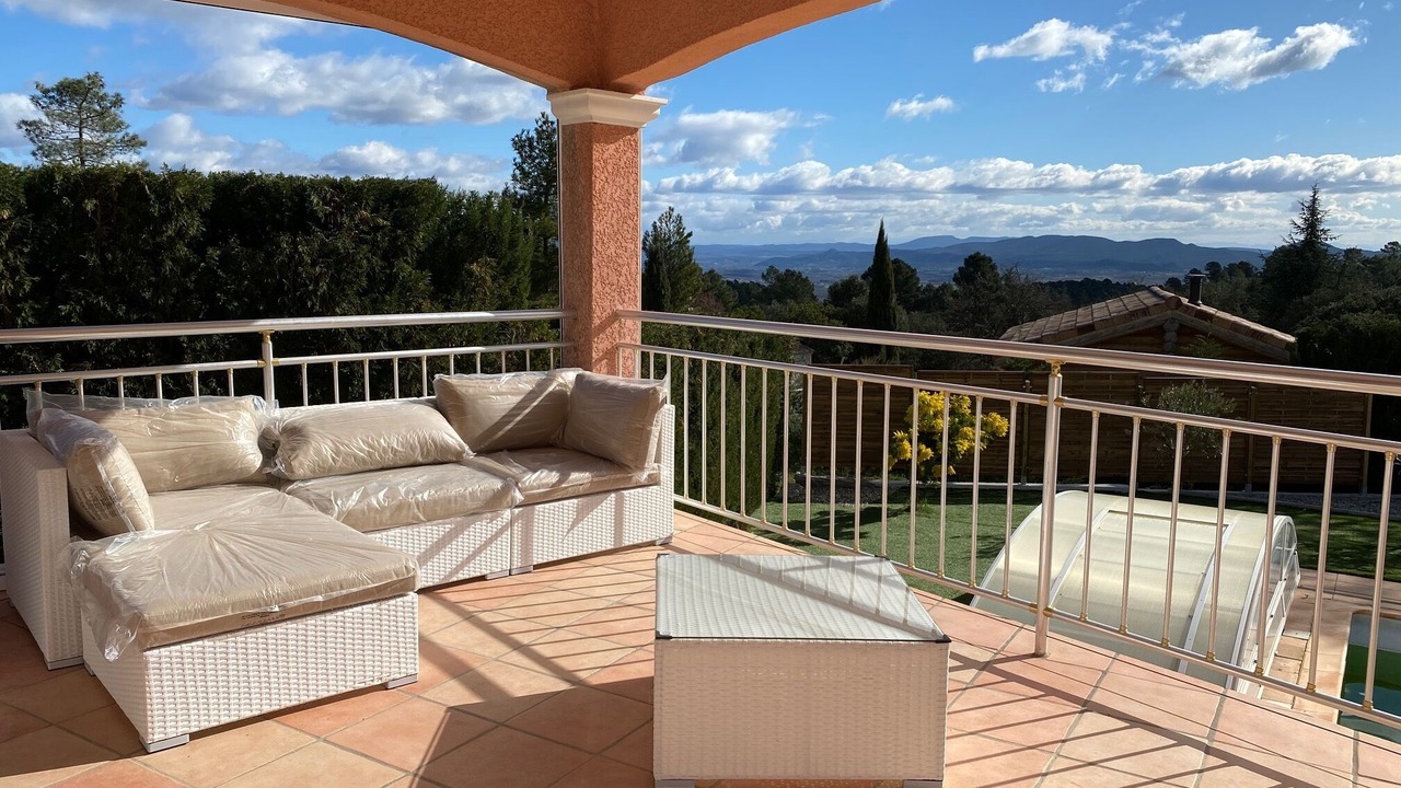 Photo of Outdoor in Banne