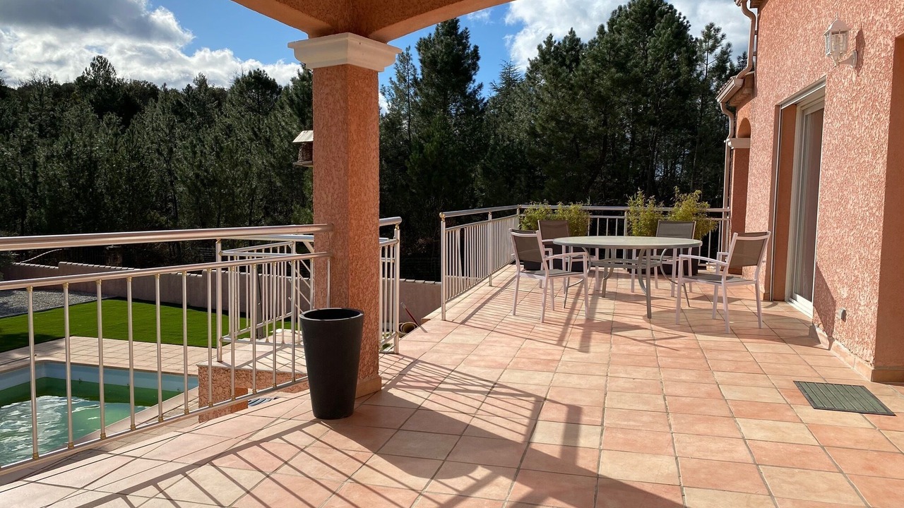 Photo of Outdoor in Banne