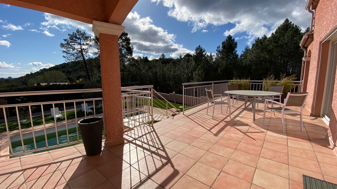 Photo of Outdoor in Banne