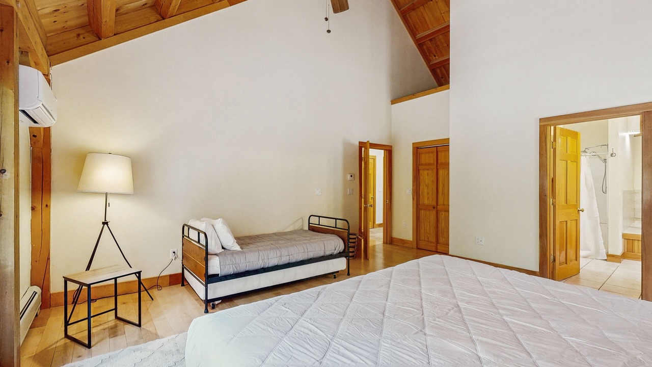 Photo of Bedroom in Freedom