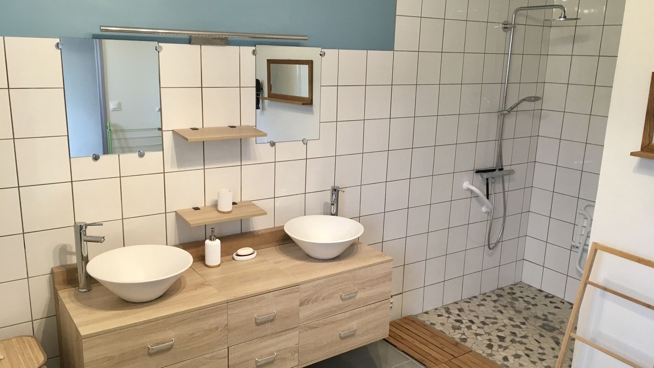Photo of Bathroom in Euville