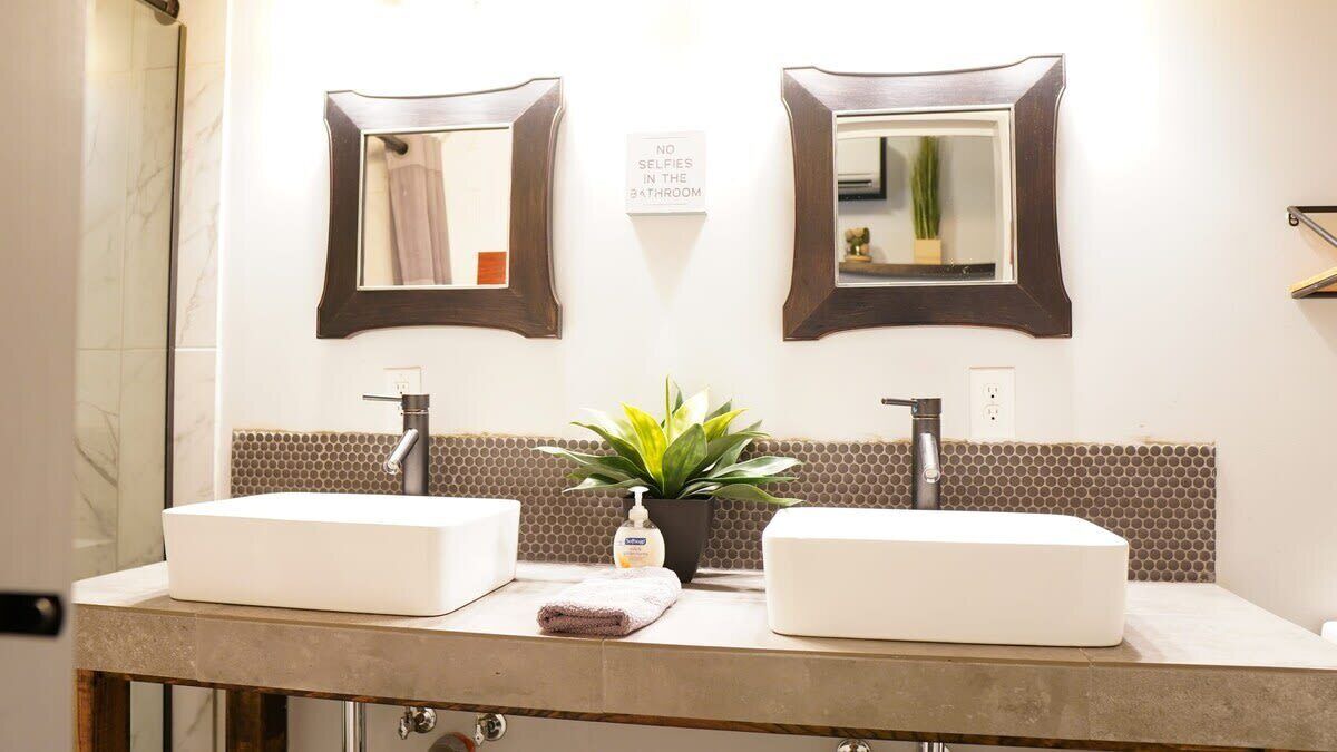 Photo of Bathroom in Niles