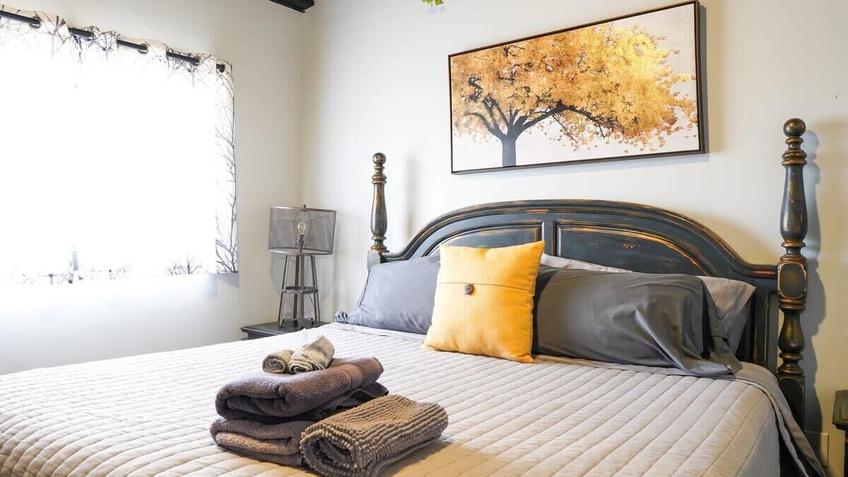 Photo of Bedroom in Niles