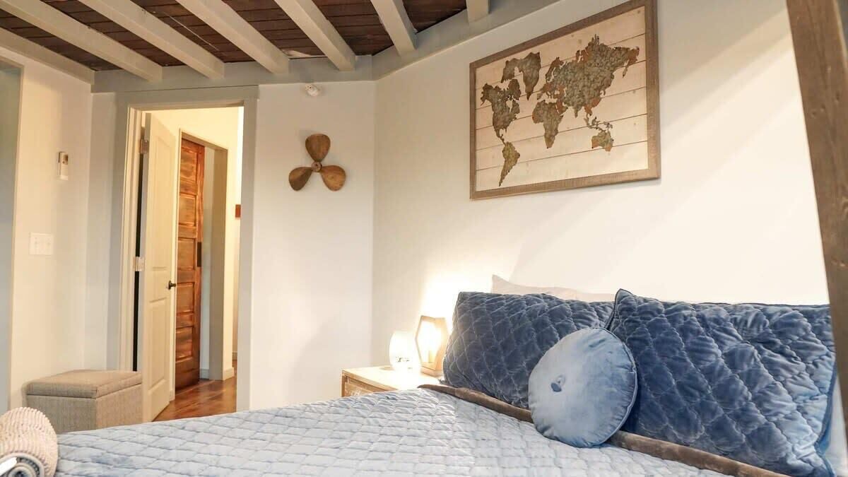 Photo of Bedroom in Niles