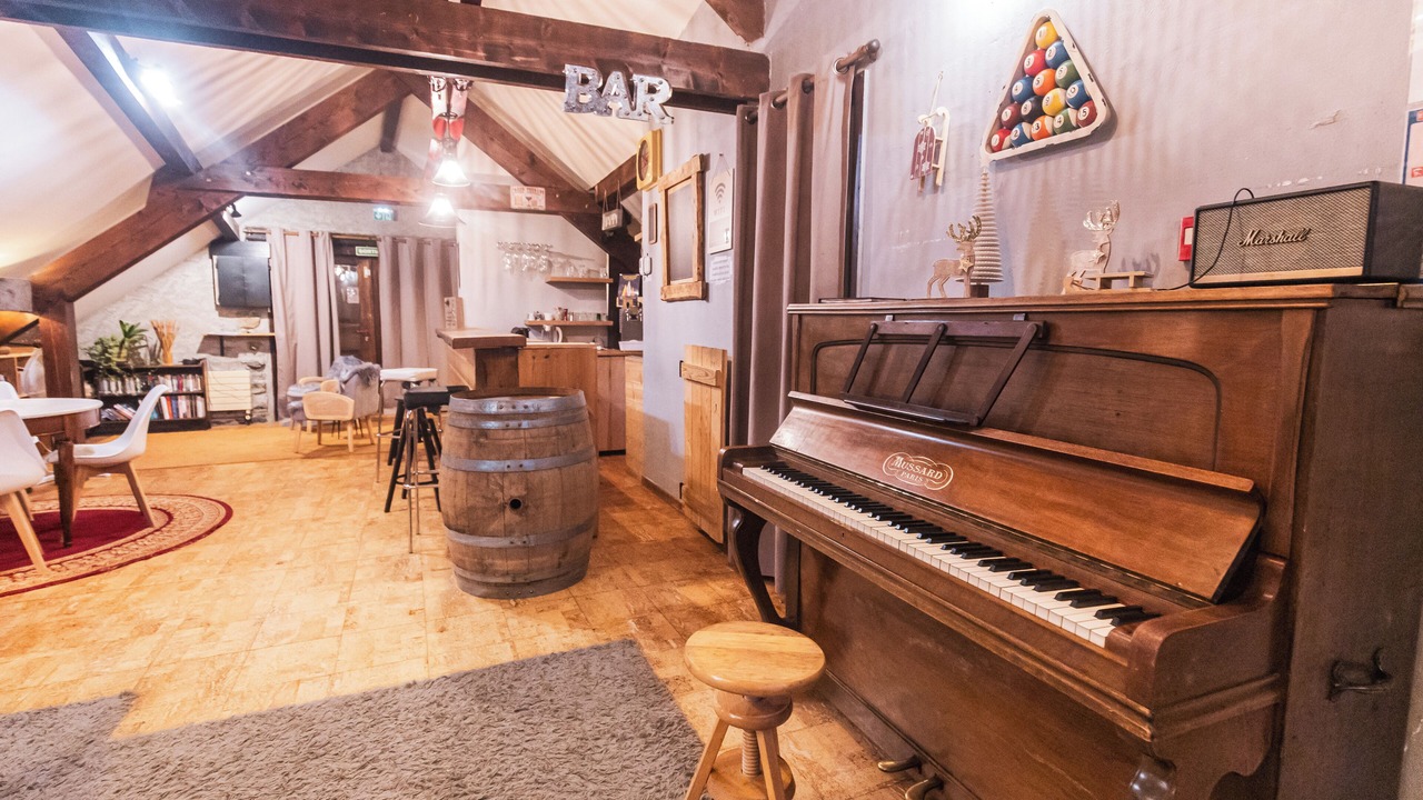 Photo of Others in Auris