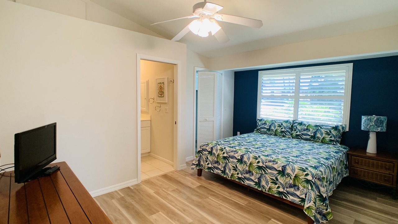 Photo of Bedroom in Golden Beach