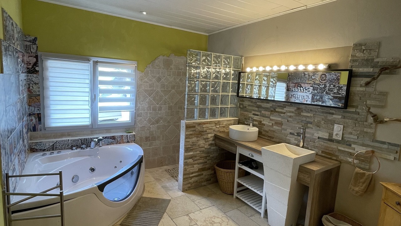Photo of Bathroom in Saint-Paul-le-Jeune