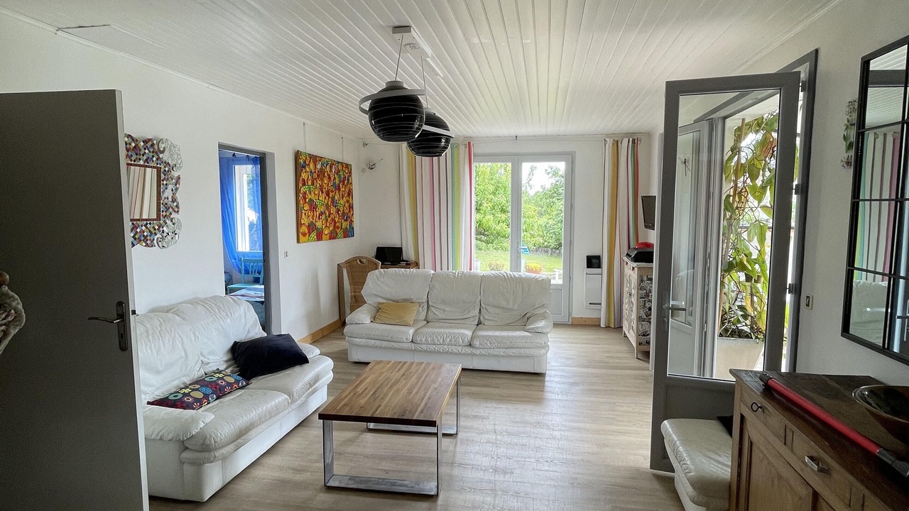 Photo of Livingroom in Saint-Paul-le-Jeune