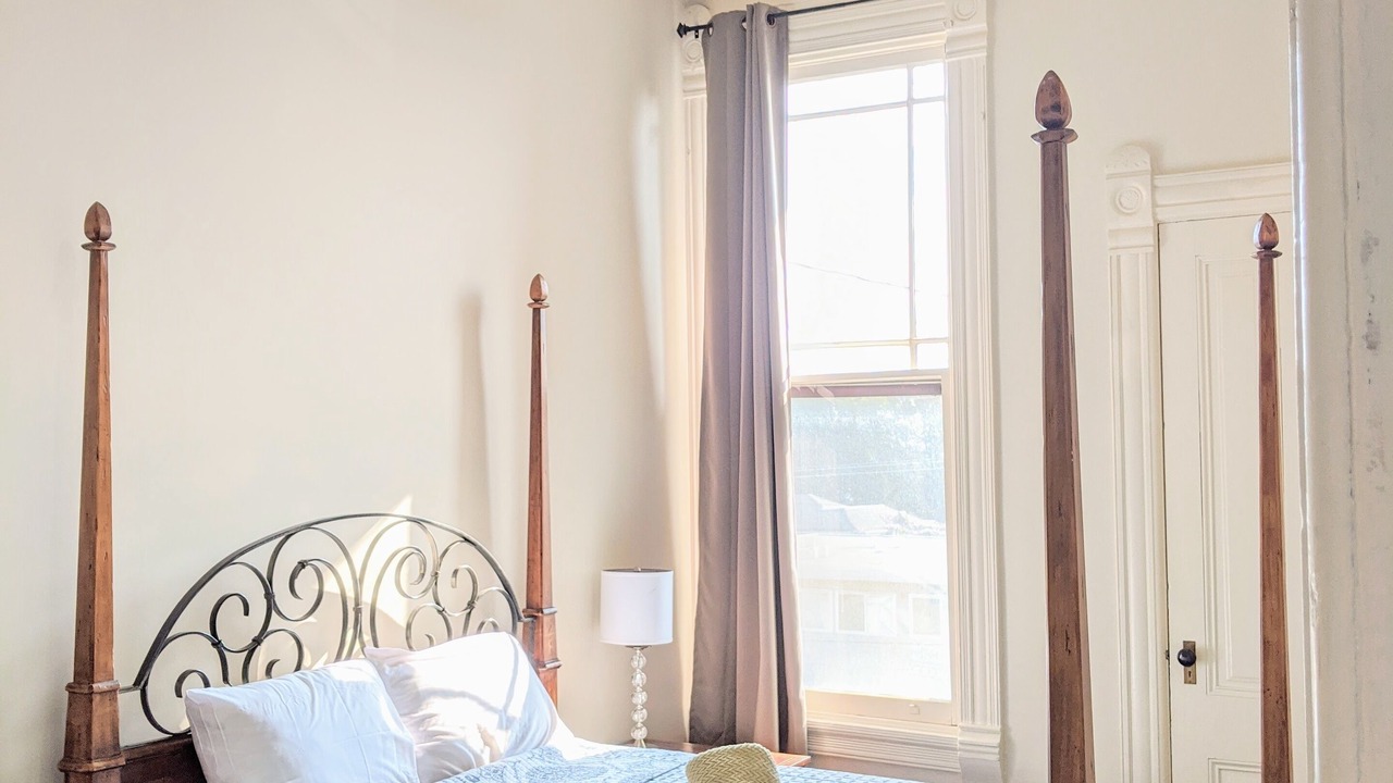 Photo of Bedroom in Oakland