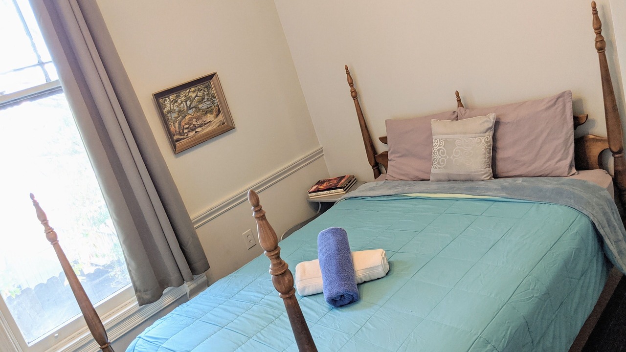 Photo of Bedroom in Oakland