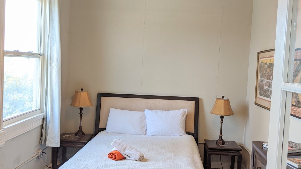 Photo of Bedroom in Oakland