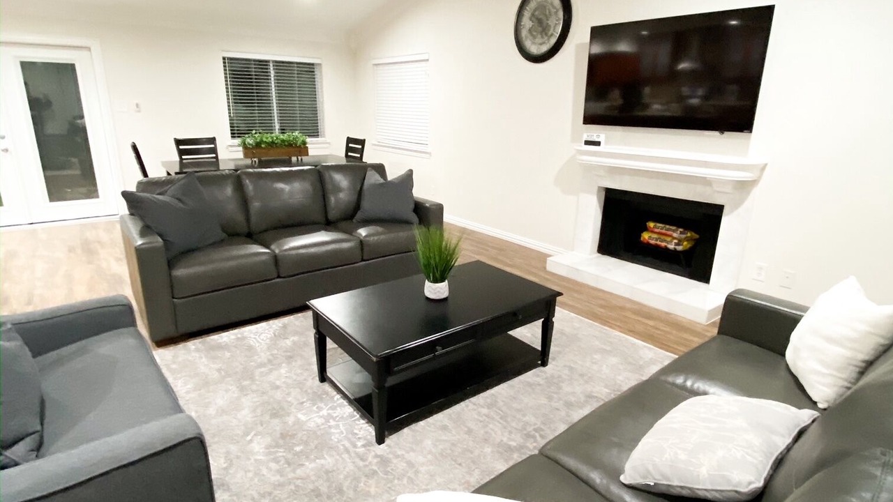 Photo of Livingroom in Northeast Carrollton