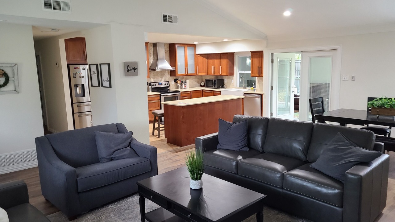 Photo of Livingroom in Northeast Carrollton