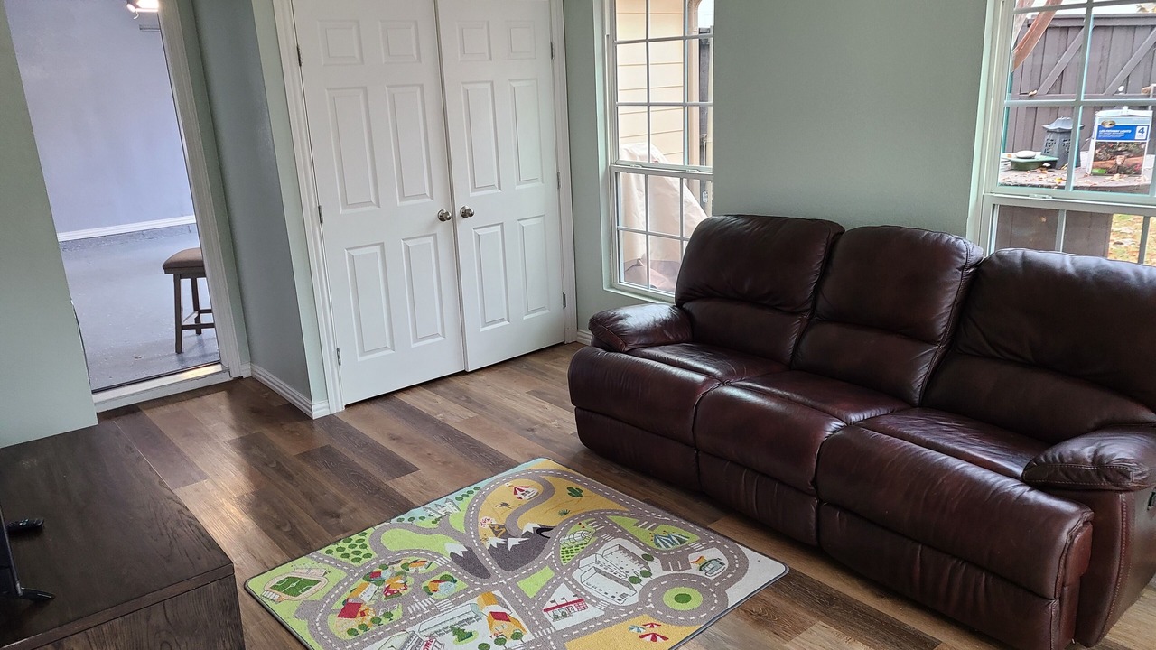 Photo of Livingroom in Northeast Carrollton