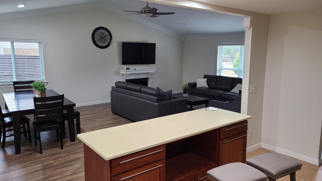 Photo of Livingroom in Northeast Carrollton
