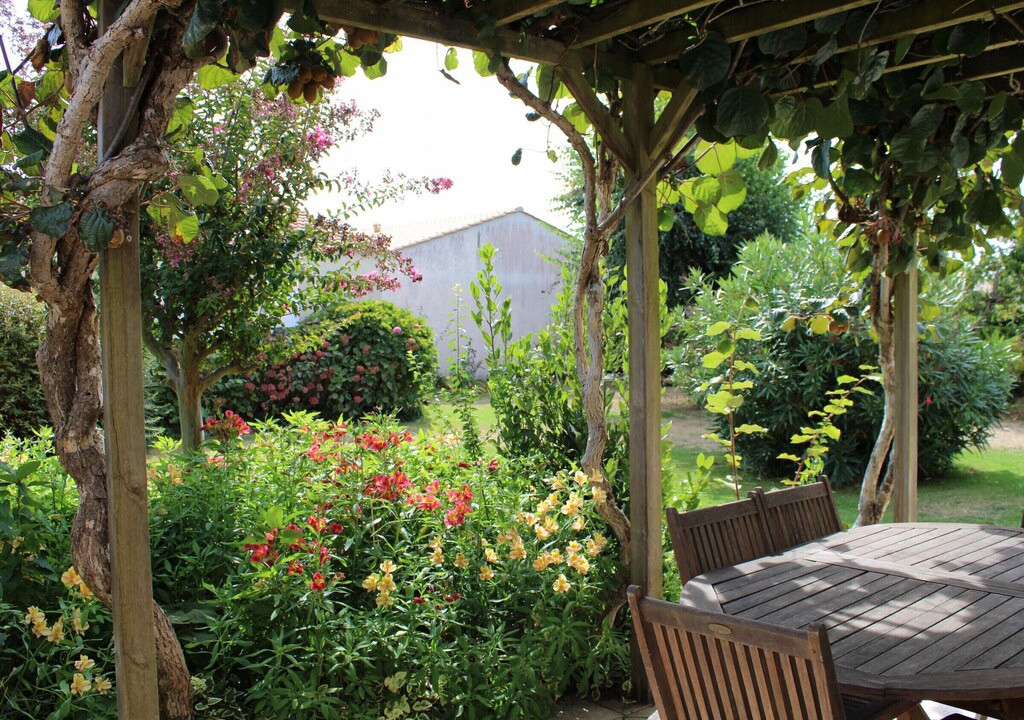Photo of Patio Balcony in Saint-Vincent-sur-Jard