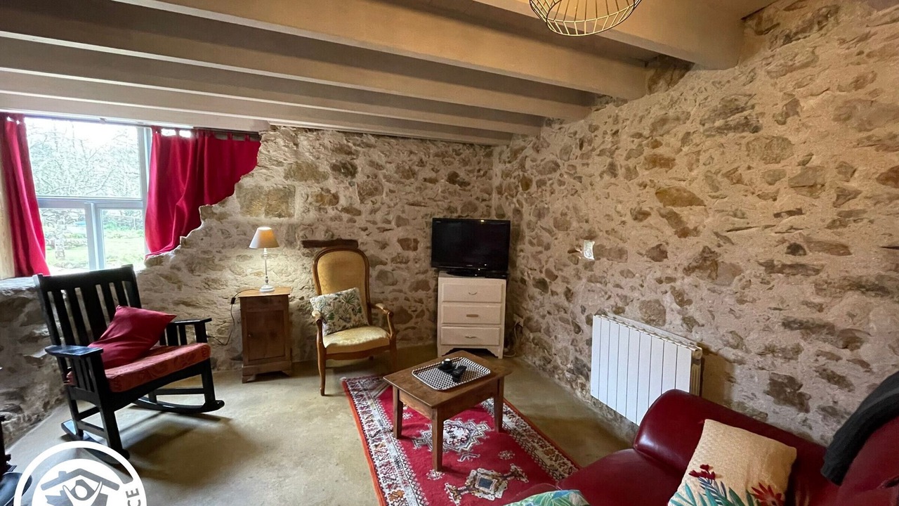 Photo of Livingroom in Chaille-sous-les-Ormeaux
