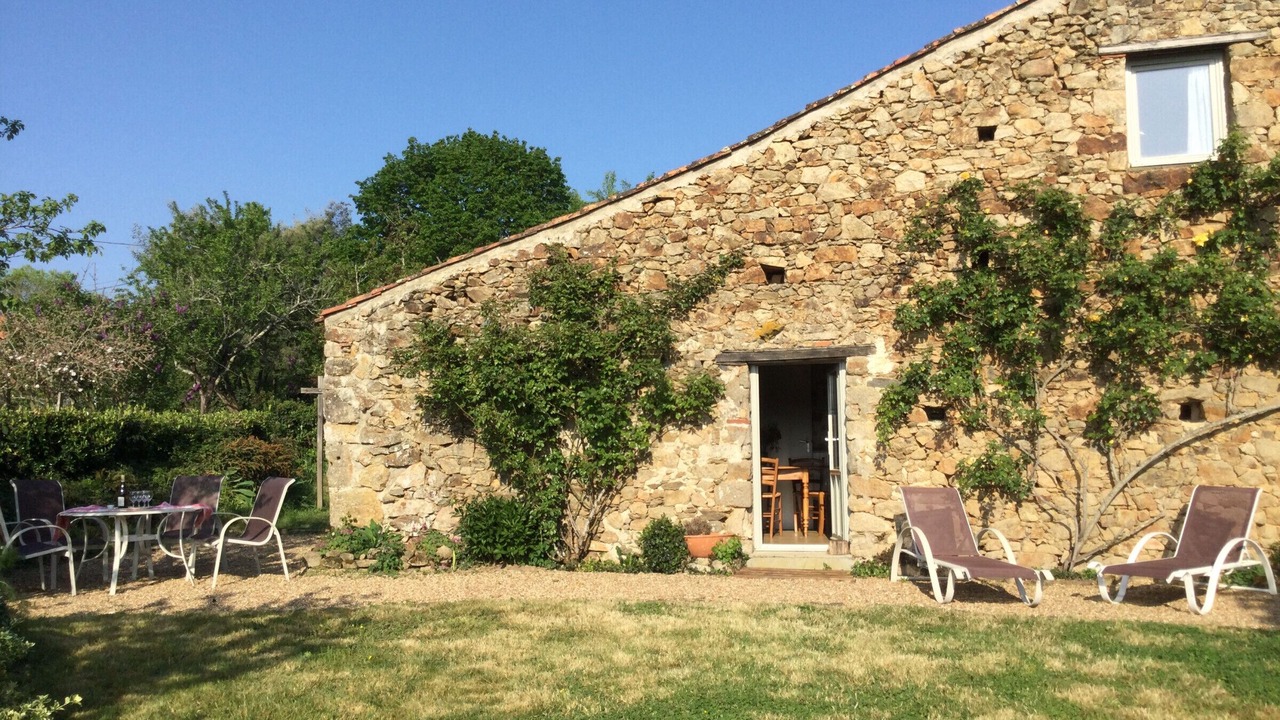 Photo of Patio Balcony in Chaille-sous-les-Ormeaux
