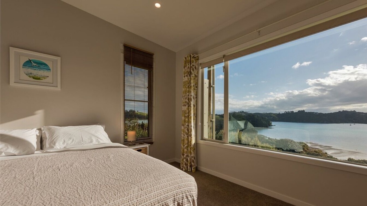 Photo of Bedroom in Russell