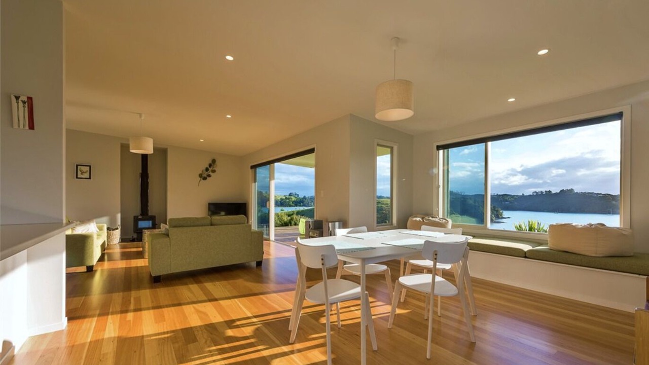 Photo of Others in Russell