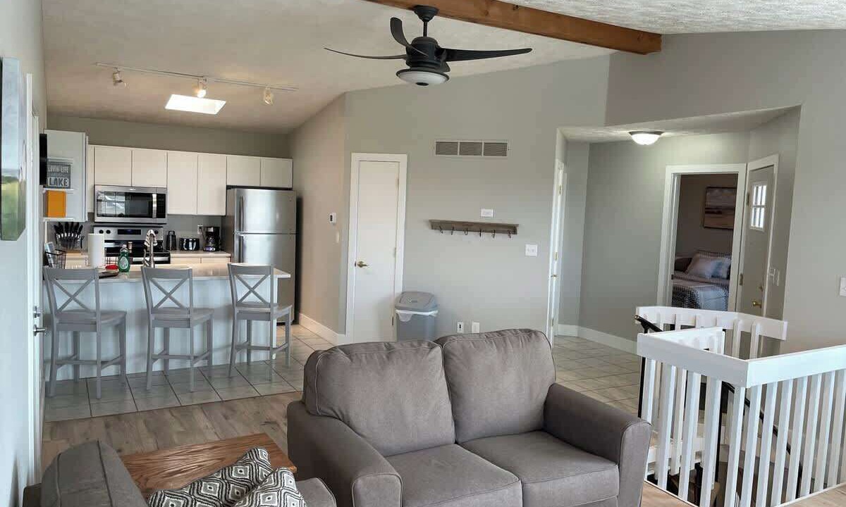 Photo of Livingroom in Whitetail