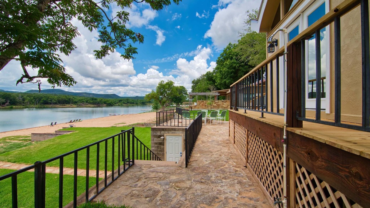 Photo of Outdoor in Kingsland