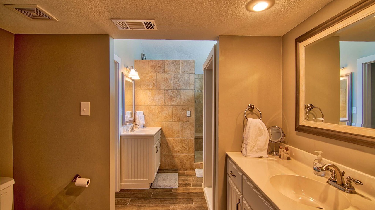 Photo of Bathroom in Kingsland