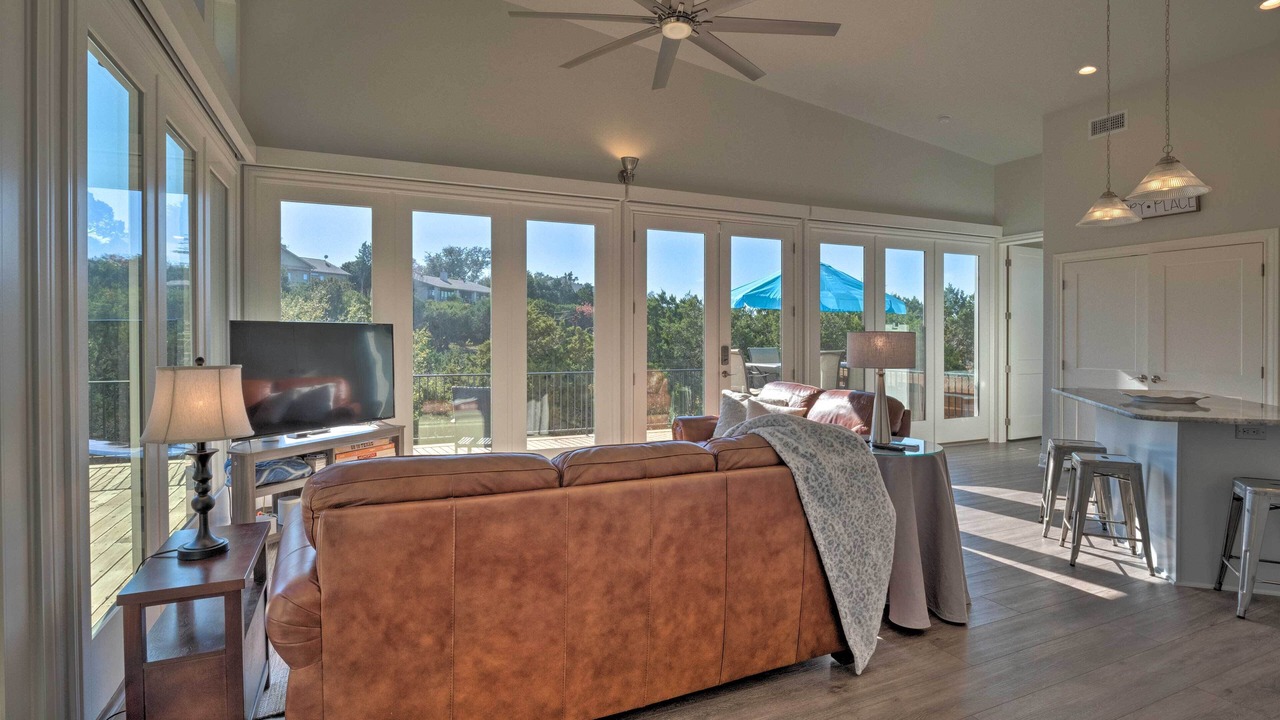 Photo of Livingroom in Point Venture
