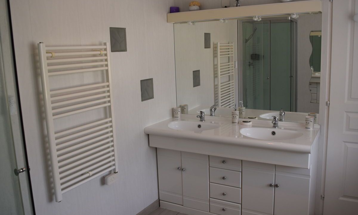 Photo of Bathroom in Surville