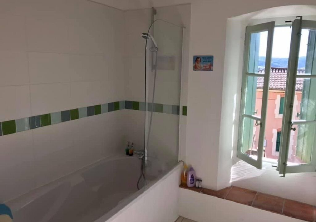 Photo of Bathroom in Roquebrun