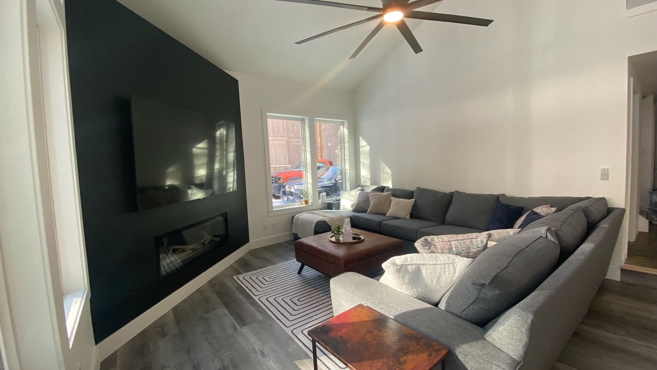 Photo of Livingroom in Warrior's Mark West