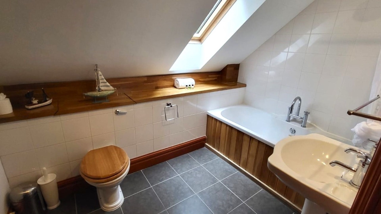 Photo of Bathroom in Boat of Garten