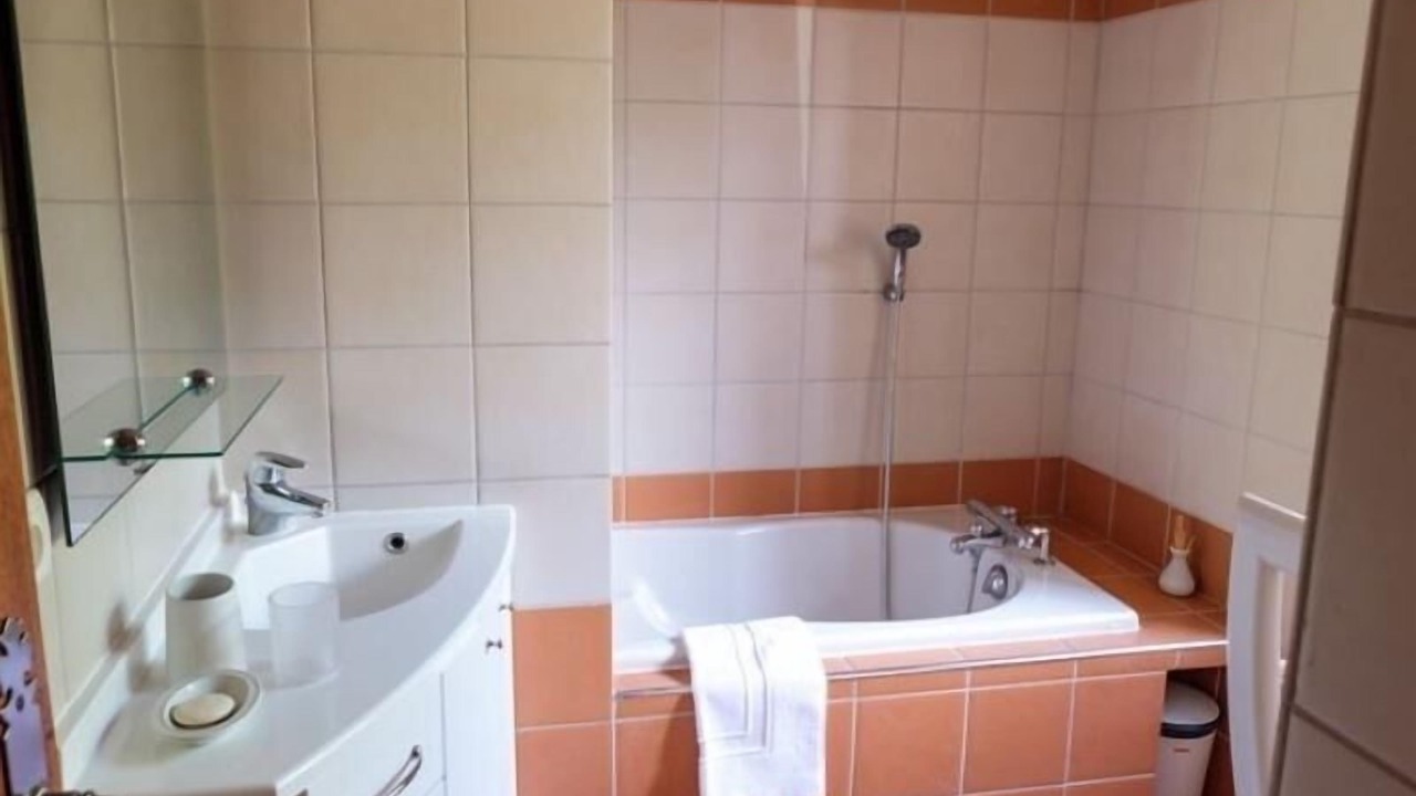 Photo of Bathroom in Poinville