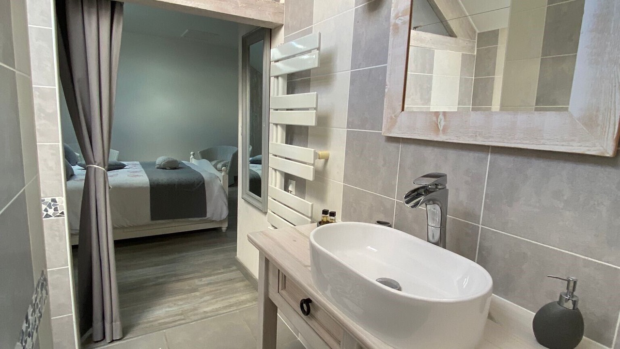 Photo of Bathroom in Saint-Martin-de-Salencey
