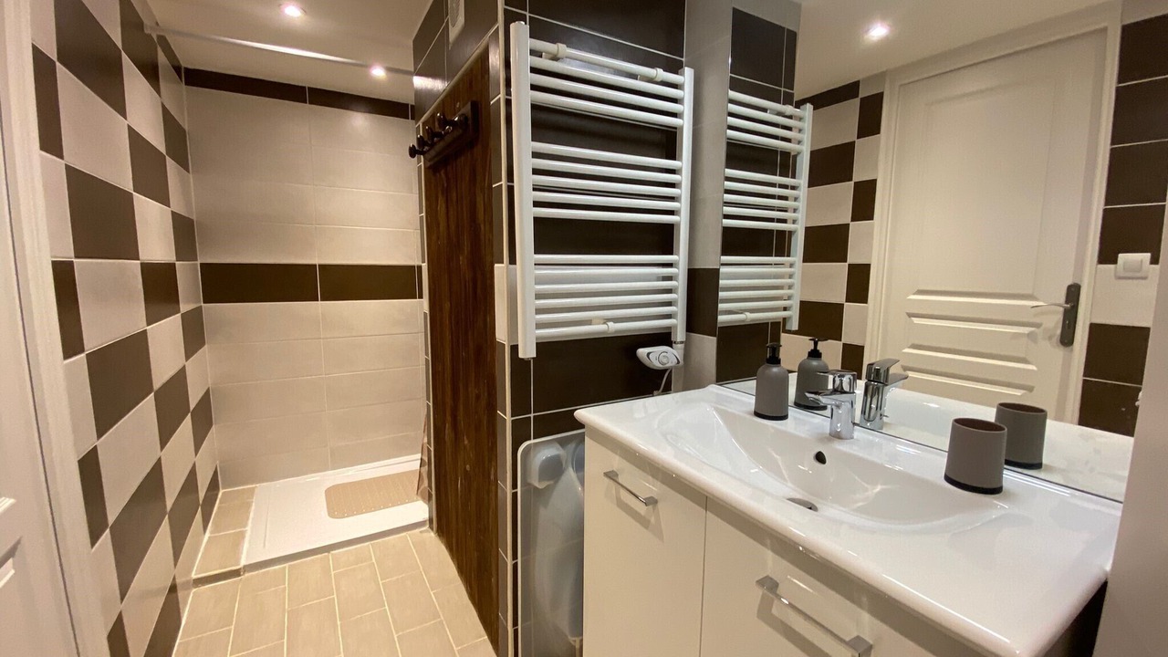 Photo of Bathroom in Saint-Martin-de-Salencey