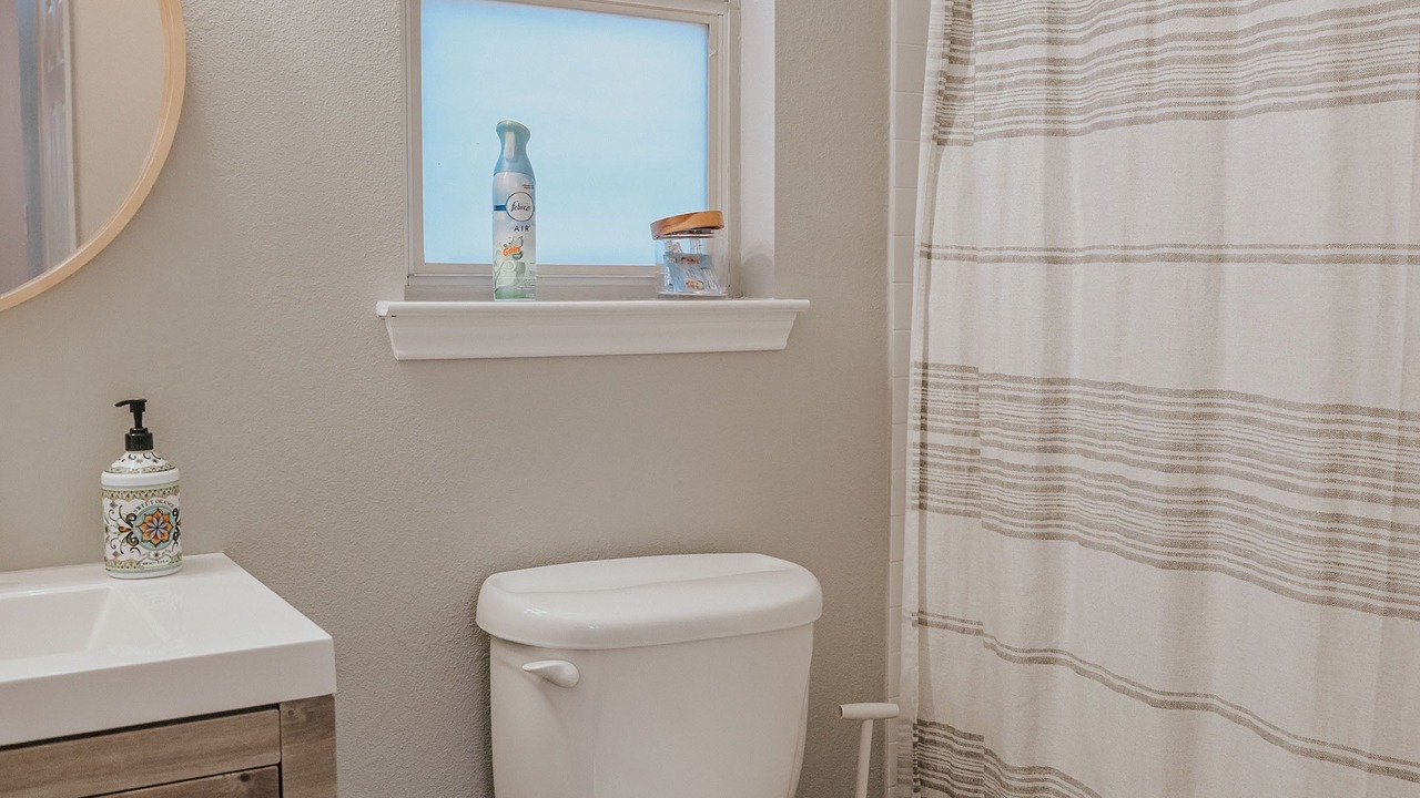 Photo of Bathroom in Round Mountain