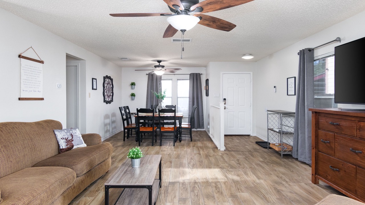 Photo of Livingroom in Converse